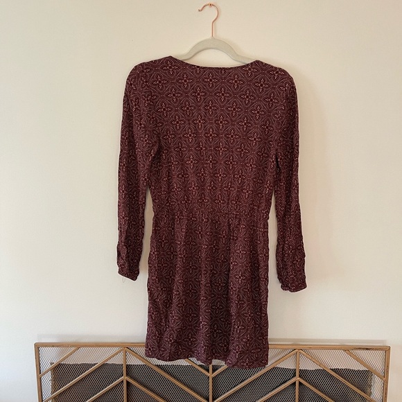 Women’s Medium Paisley Purple Maroon V Neck Long Sleeve Mini Dress, Cinch waist - Picture 3 of 8